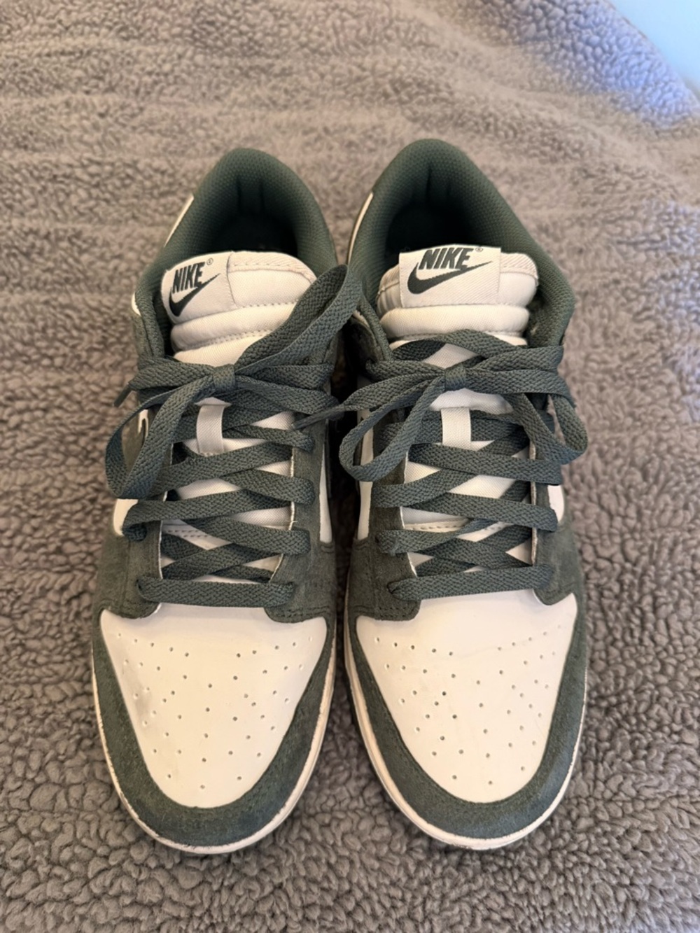 Nike Low-Top Sneakers in White and Teal - Picture 2 of 4